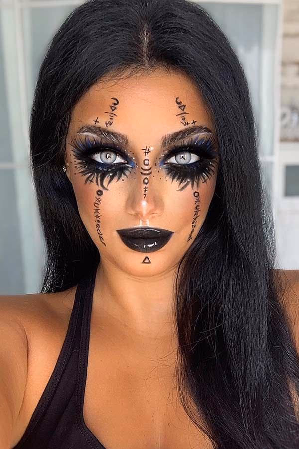 How do you do a witches face?