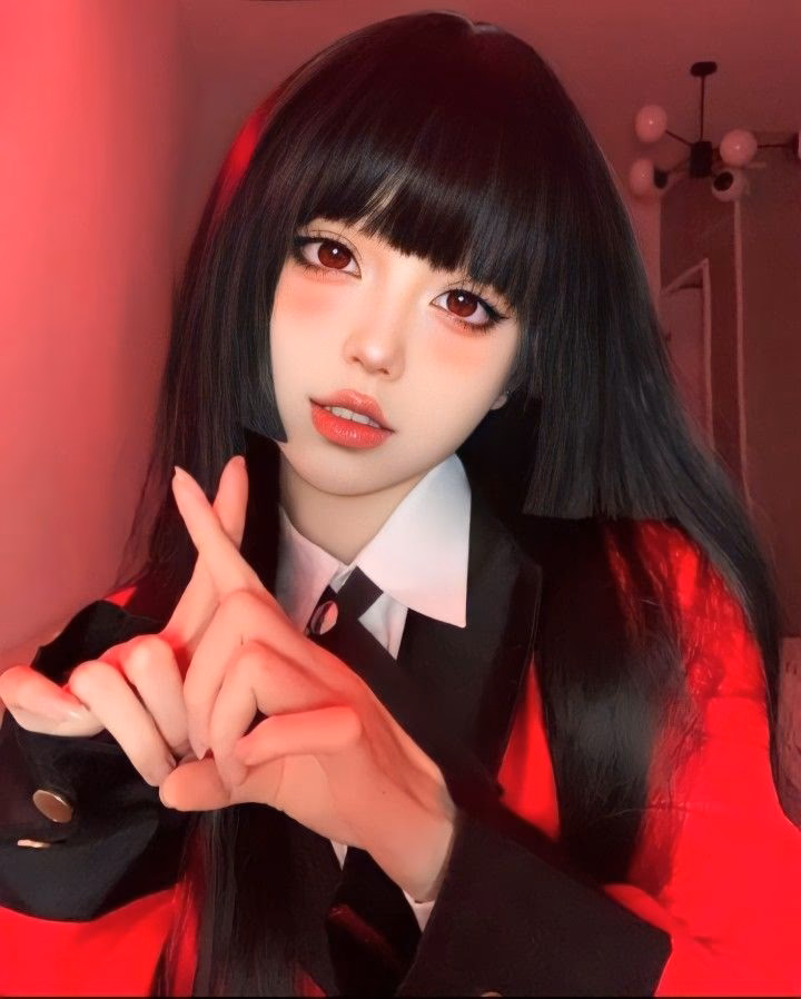 Why do Yumeko's eyes turn red?
