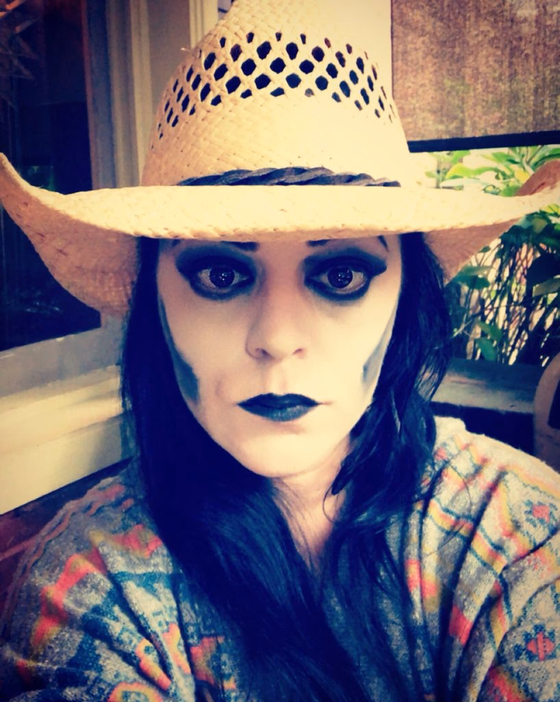 How to make clothes zombie like?